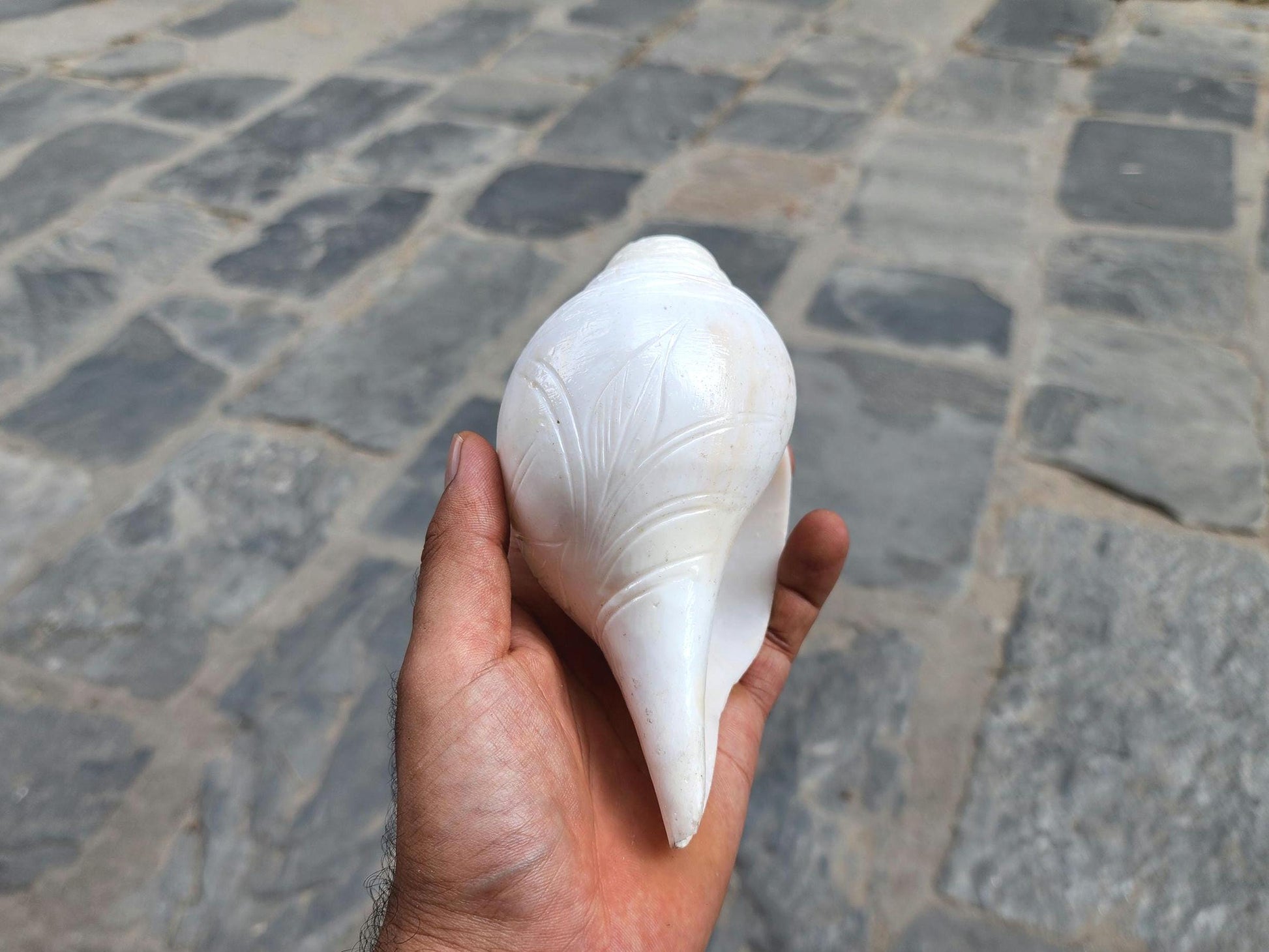 White Sankha, Hand Carved Flower Design Conch Shell For Purity And Divine Energy