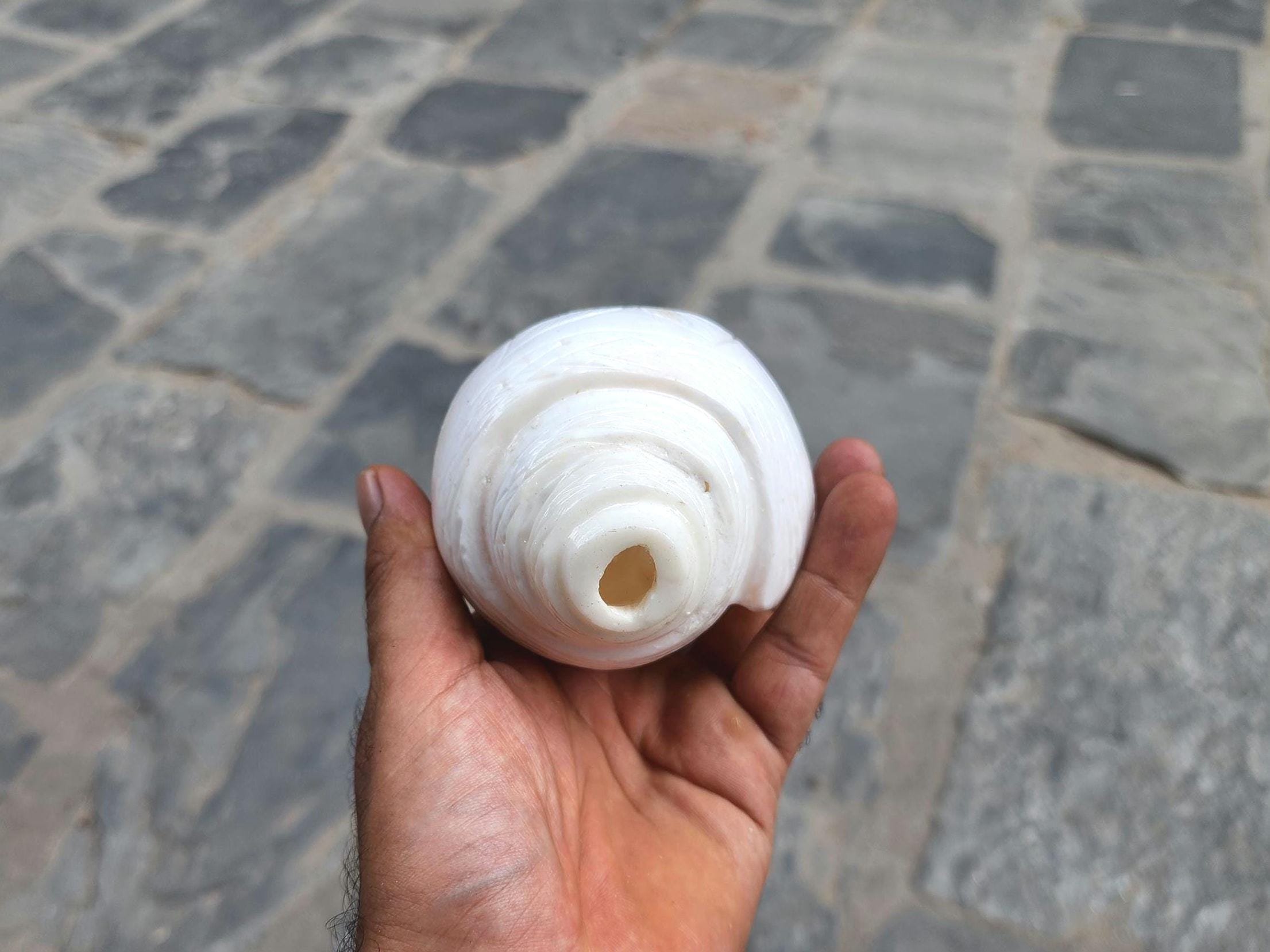 White Sankha, Hand Carved Flower Design Conch Shell For Purity And Divine Energy