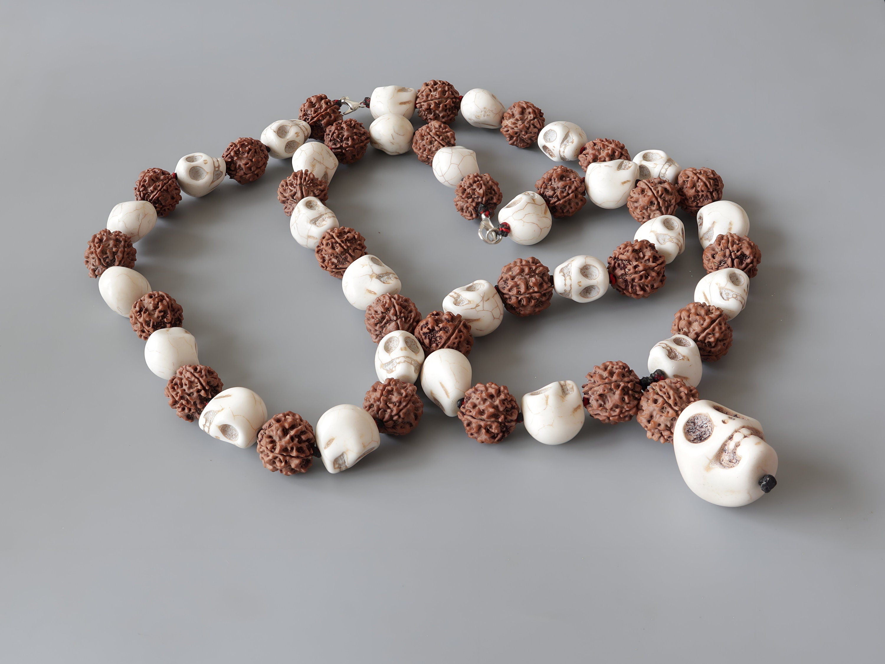 Om Kali Shiva Mala: Rudraksha, Howlite & Skull Prayer Beads