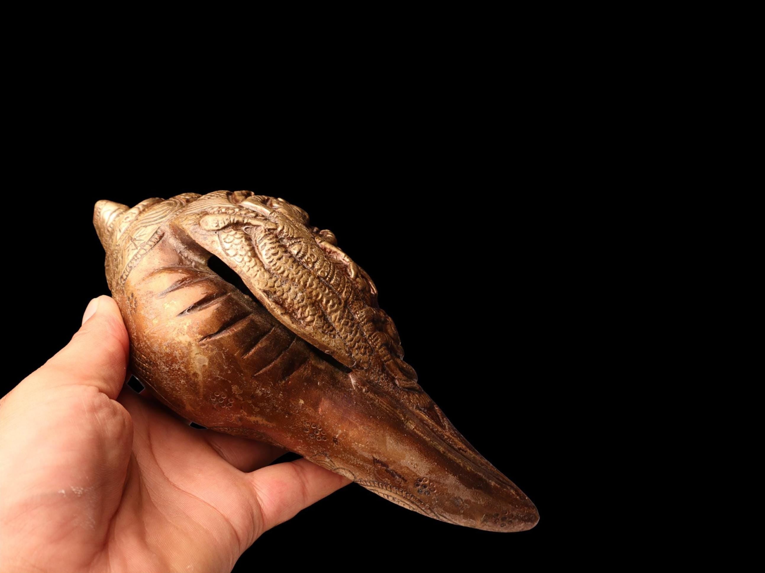 Hand Carved Brass Laxmi Narayan Shankha: Hindu Shrine Decor