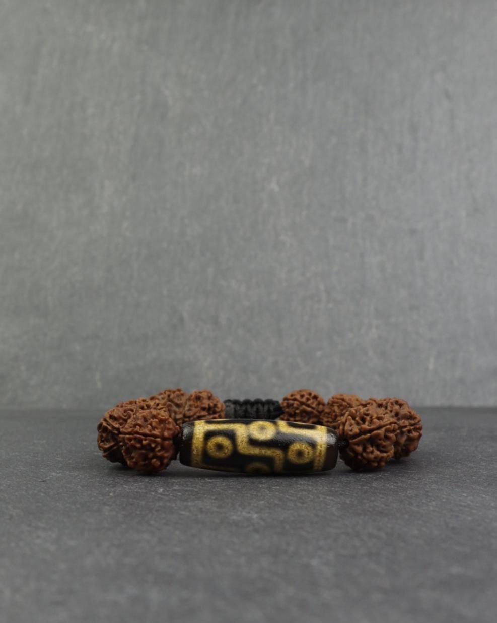 Tibetan Dzi-Rudraksha Bracelet, 9-Eye Dzi & 5 Face Rudraksha Beads